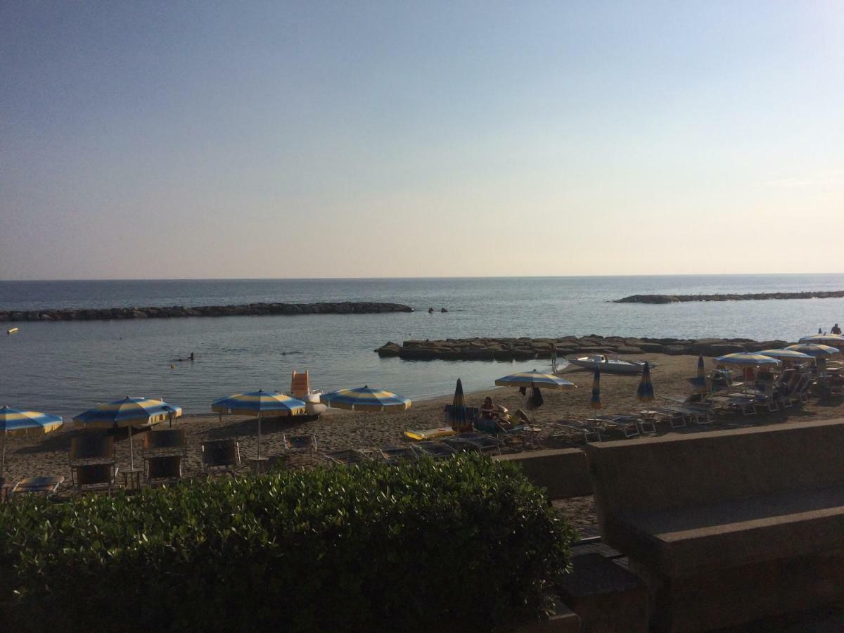 Casa Del Cardinale Appartement Santo Stefano al Mare Buitenkant foto